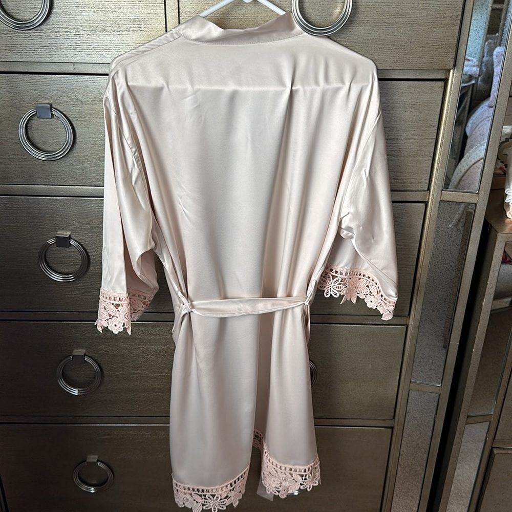 🛍️SALE🛍️ Satin Robe with Embroidered Trim - Picture 4 of 4